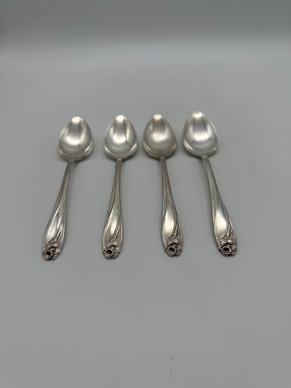 Set of 4 1847 Rogers Bros Daffodil Silver Plate Teaspoons 6"