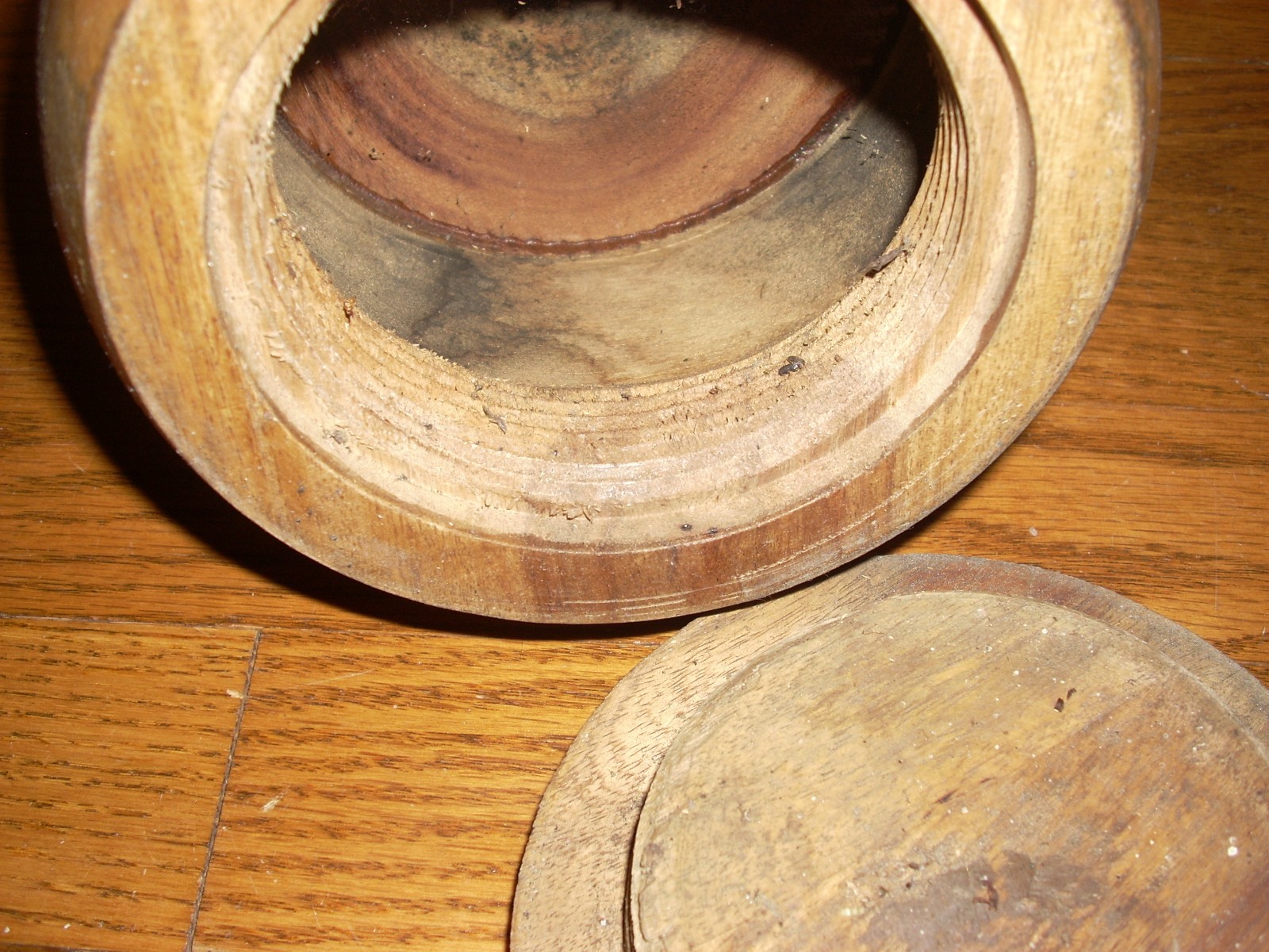 Vintage Smith & Hawken Wood Birdhouse threaded bottom clean out.