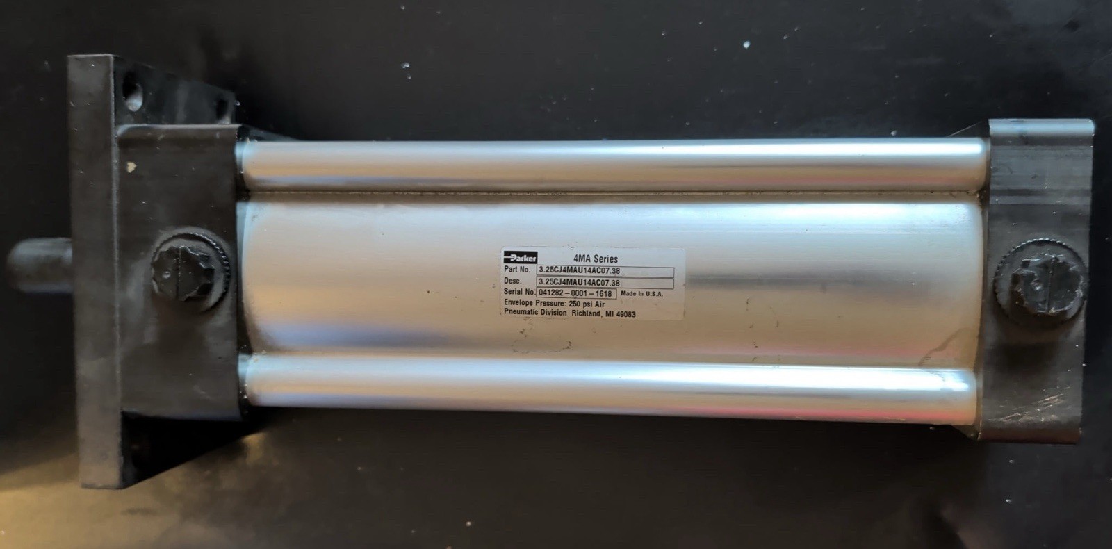 Parker 4MA series 3.25CJ4MAU14AC07.38 Pneumatic Air Cylinder 250 PSI