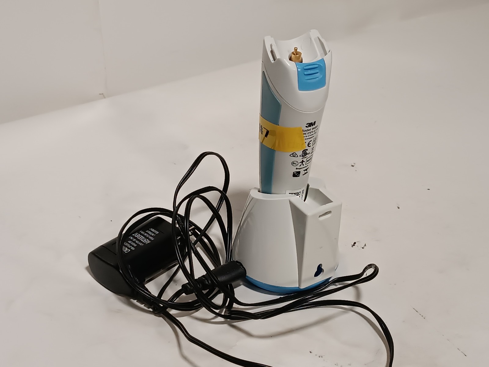 3M Healthcare 9681 rechargeable surgical handheld clipper with charging stand