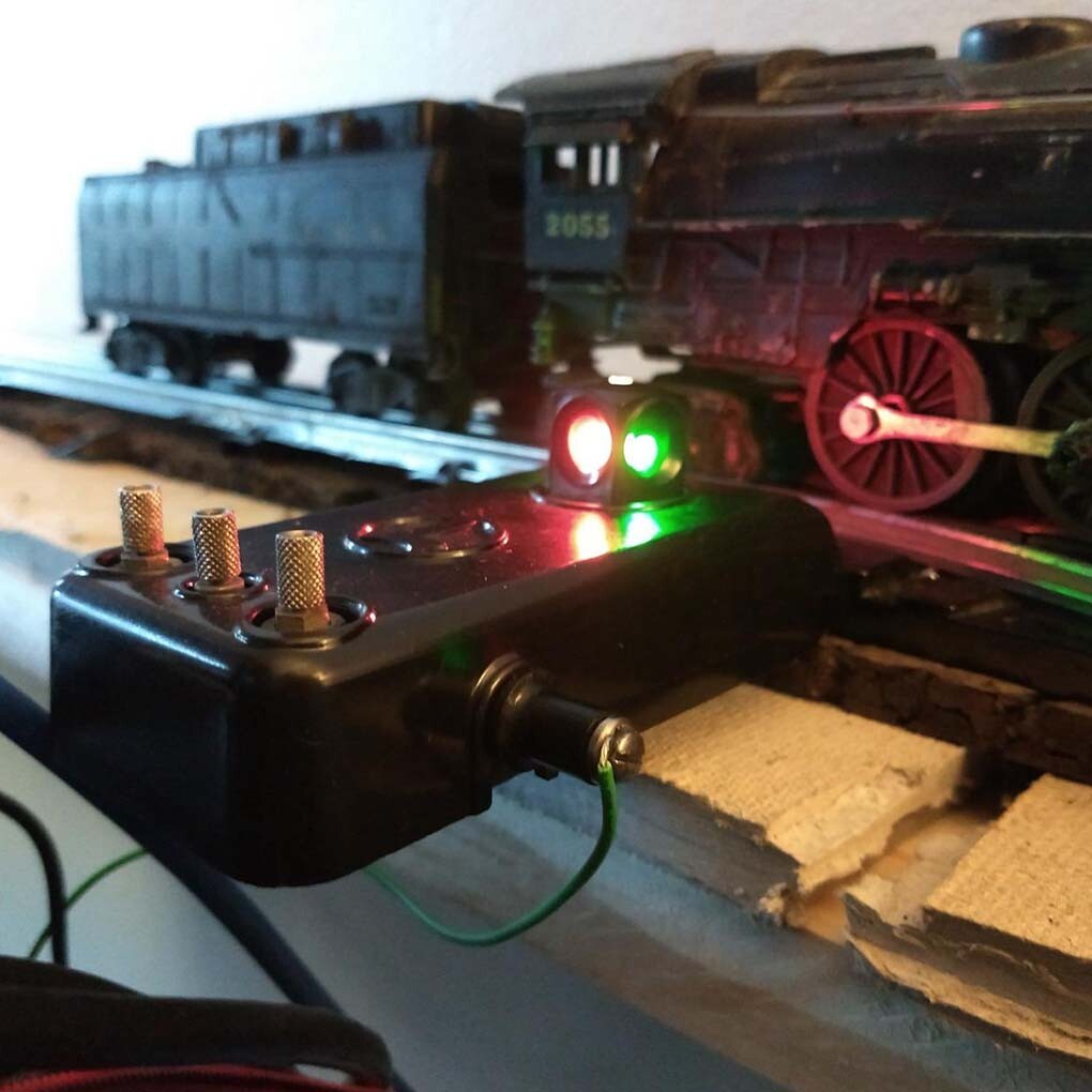 New Styles！Red & Green 12-18V Screw Base LED Bulb for American Flyer Accessories