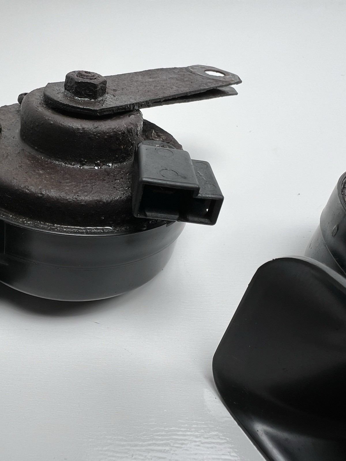 02-17 TOYOTA CAMRY HORN PAIR LEFT & RIGHT 86520-AA010 86510-AA010