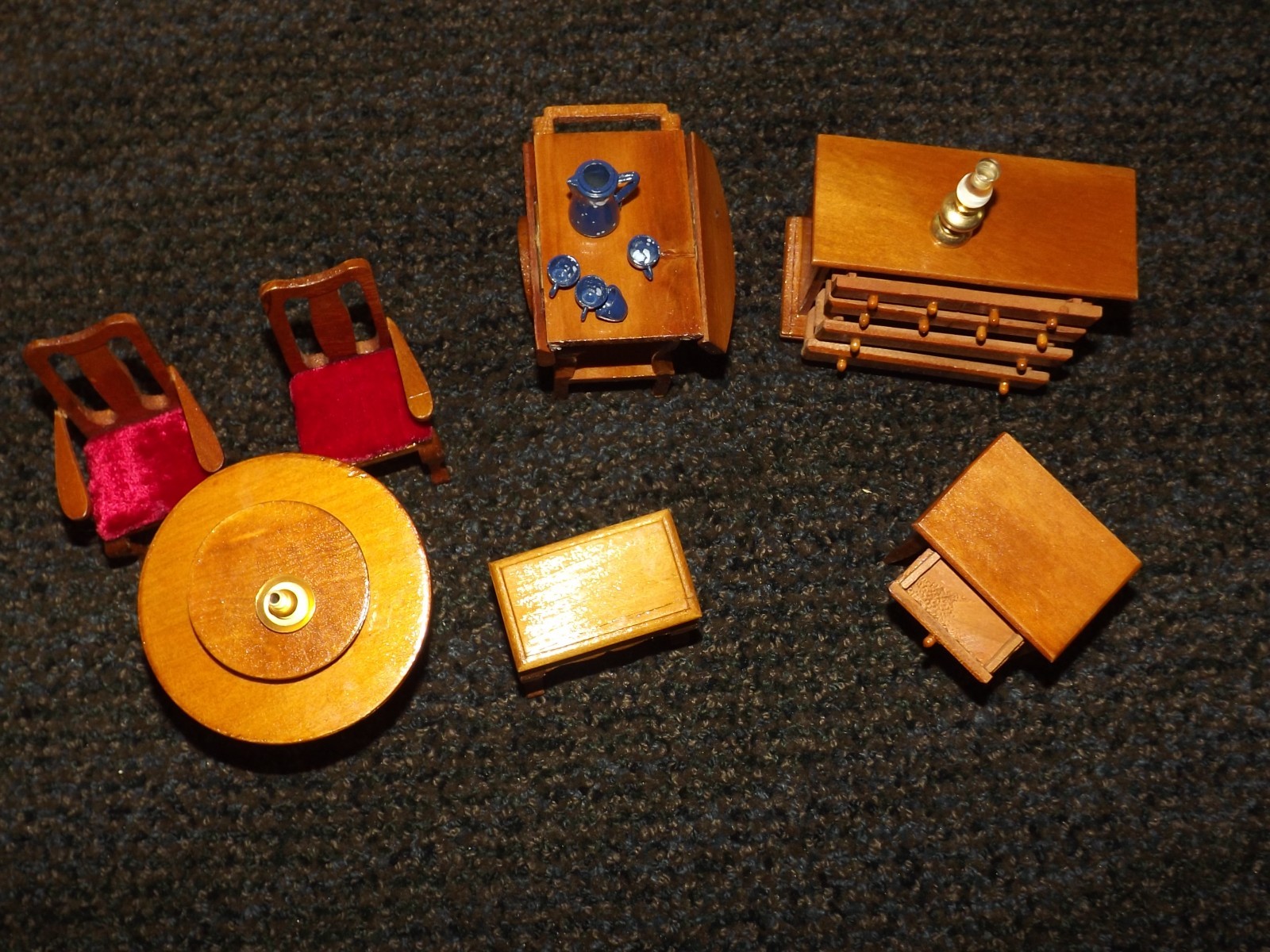 VINTAGE TOY MINIATURE DOLLS & FURNITURE LOT