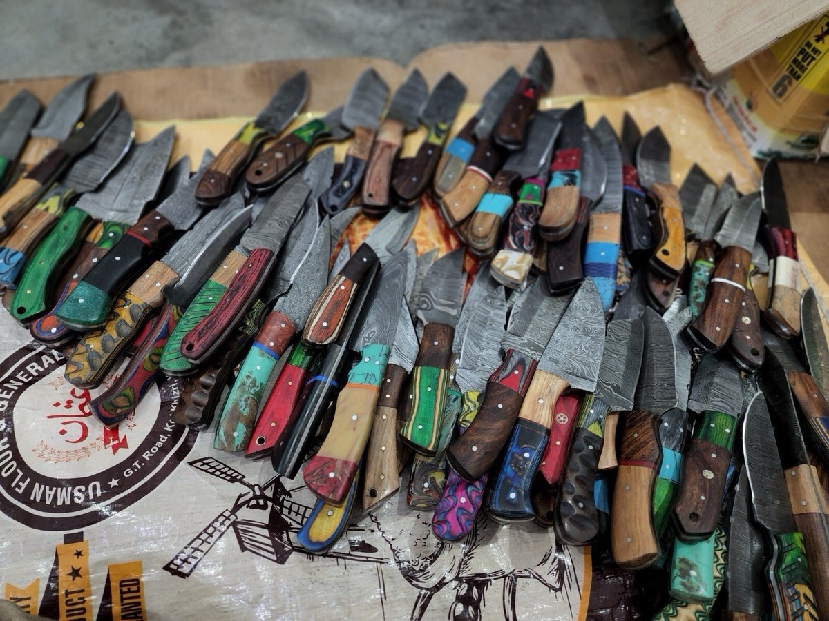 Lot of 50 Handmade Damascus Steel Full Tang Skinner Hunting Knives – Mix Handles