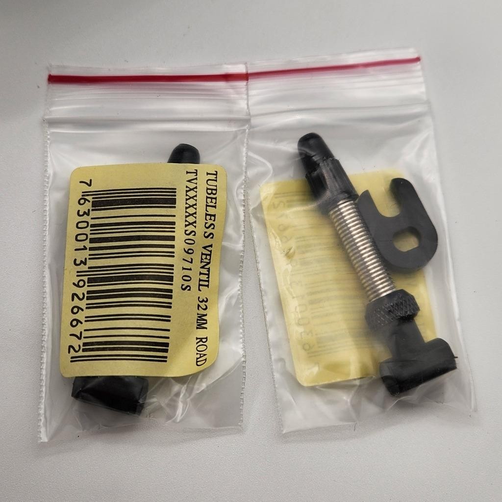 DT Swiss ER1600 Spline Wheelset 700C Tubeless Clincher Shimano HG 11/12-Speed