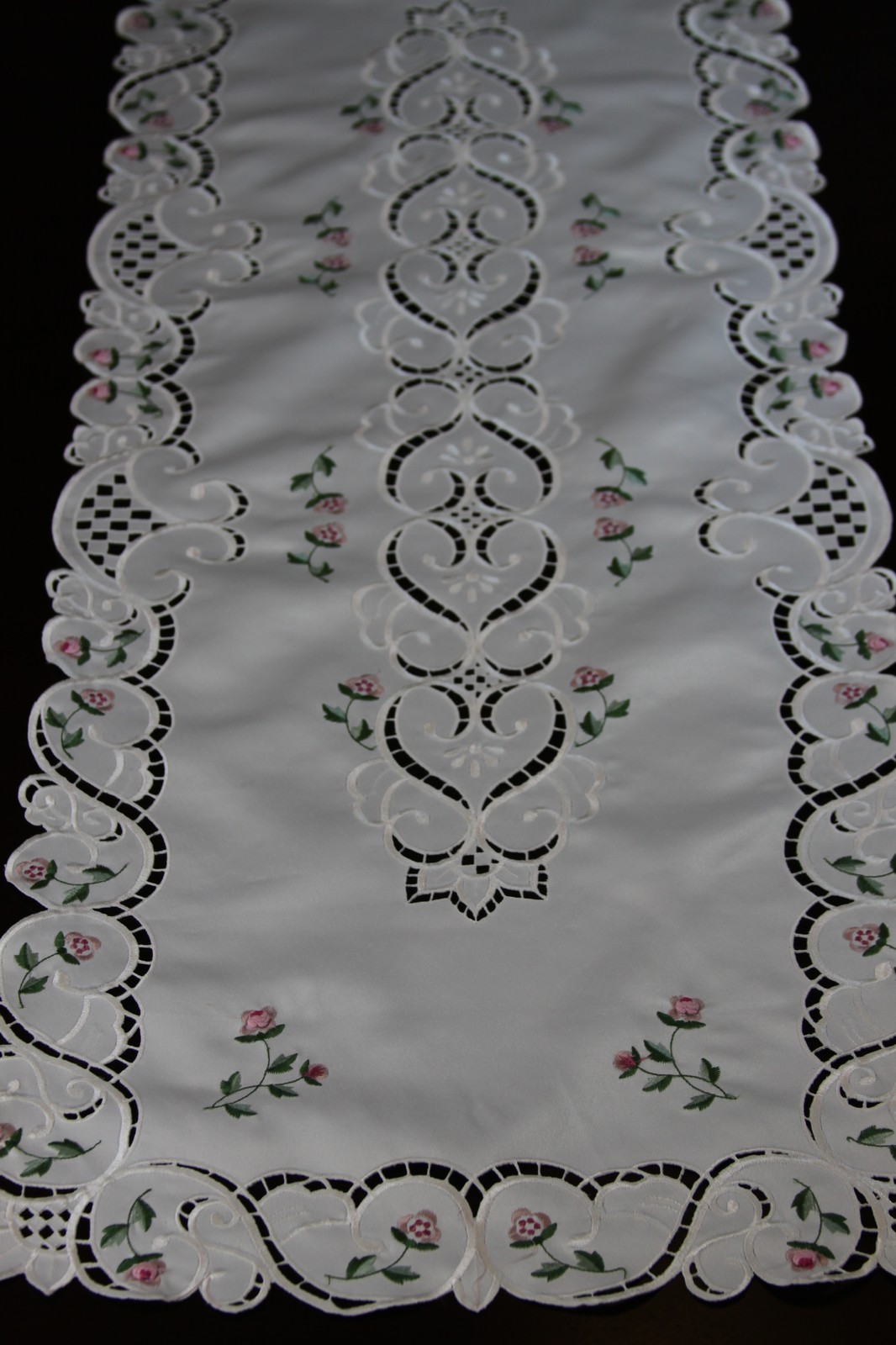Embroidered Lace Cutwork Placemat Runner Scarf Wedding Party Banquet Event Decor