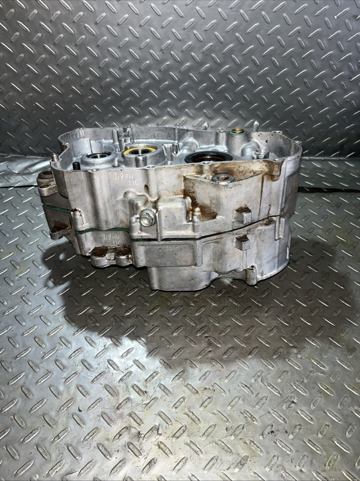 08-09 HONDA CRF250R CRF 250R OEM Left RIGHT CRANK CASE CRANKCASE Engine DAMAGED