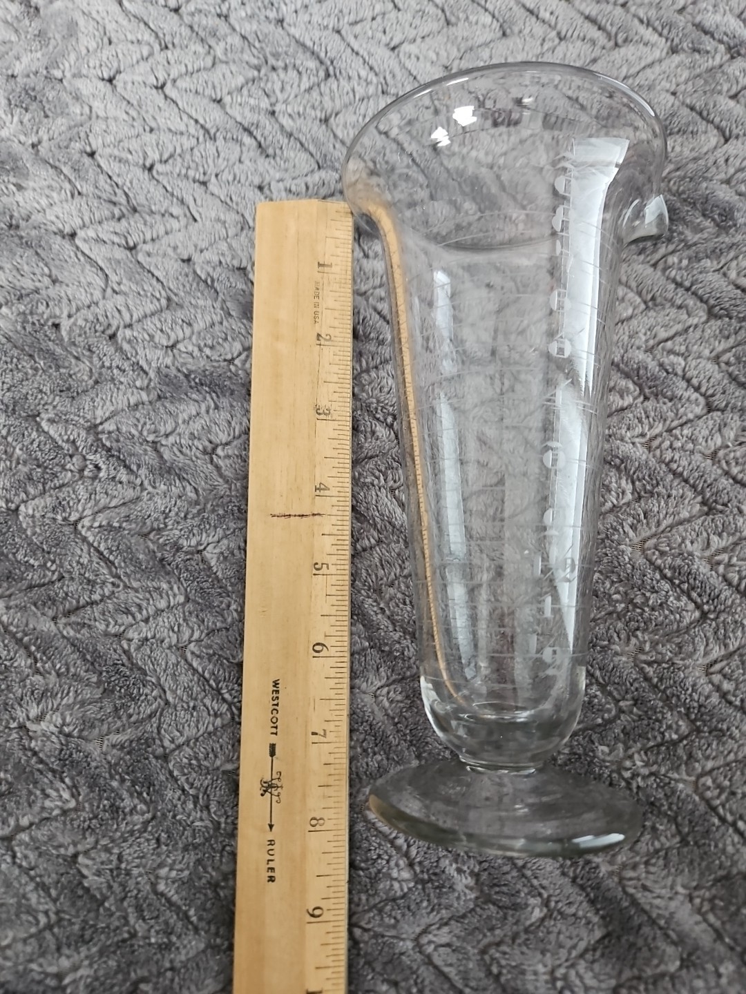 WHITALL TATUM Etched Glass Apothecary Footed Cup Measuring Beaker 8oz 7.5"