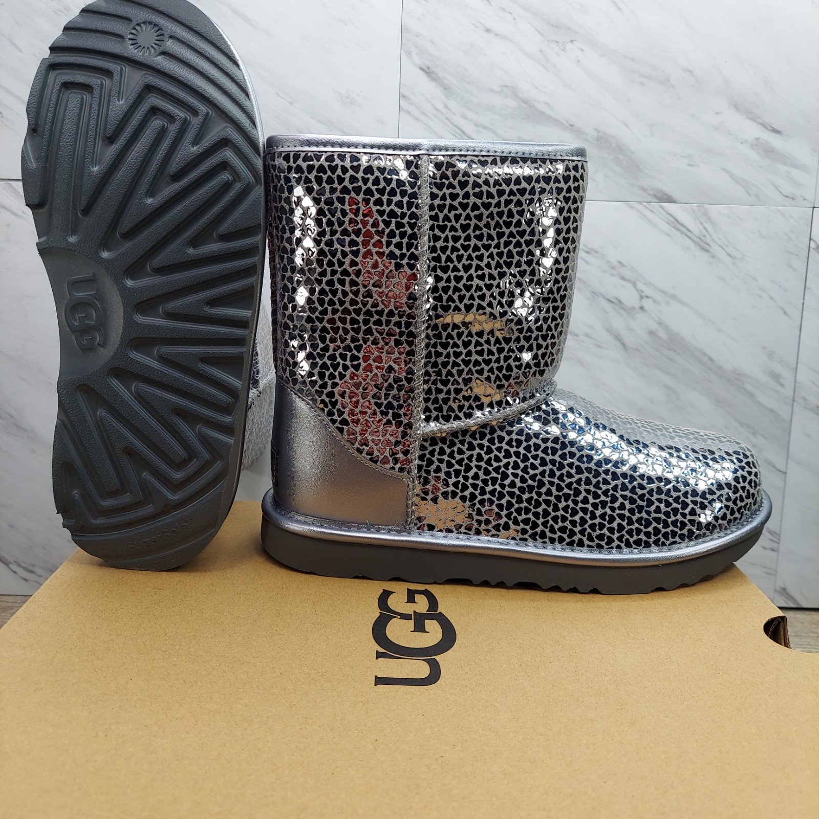 UGG Classic II Gel Hearts Silver Sequin Boots 1151613K Size 5 Kids Women's 6 NIB