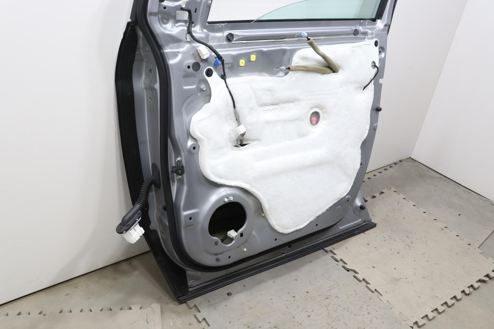 2016-2022 HONDA PILOT FRONT RIGHT PASSENGER SIDE DOOR ASSEMBLY OEM SILVER_NH830M