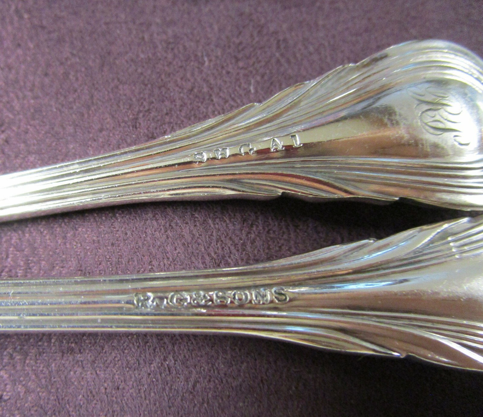 LILLY Antique English Silverplate 12 Dessert or Oval Soup Spoons