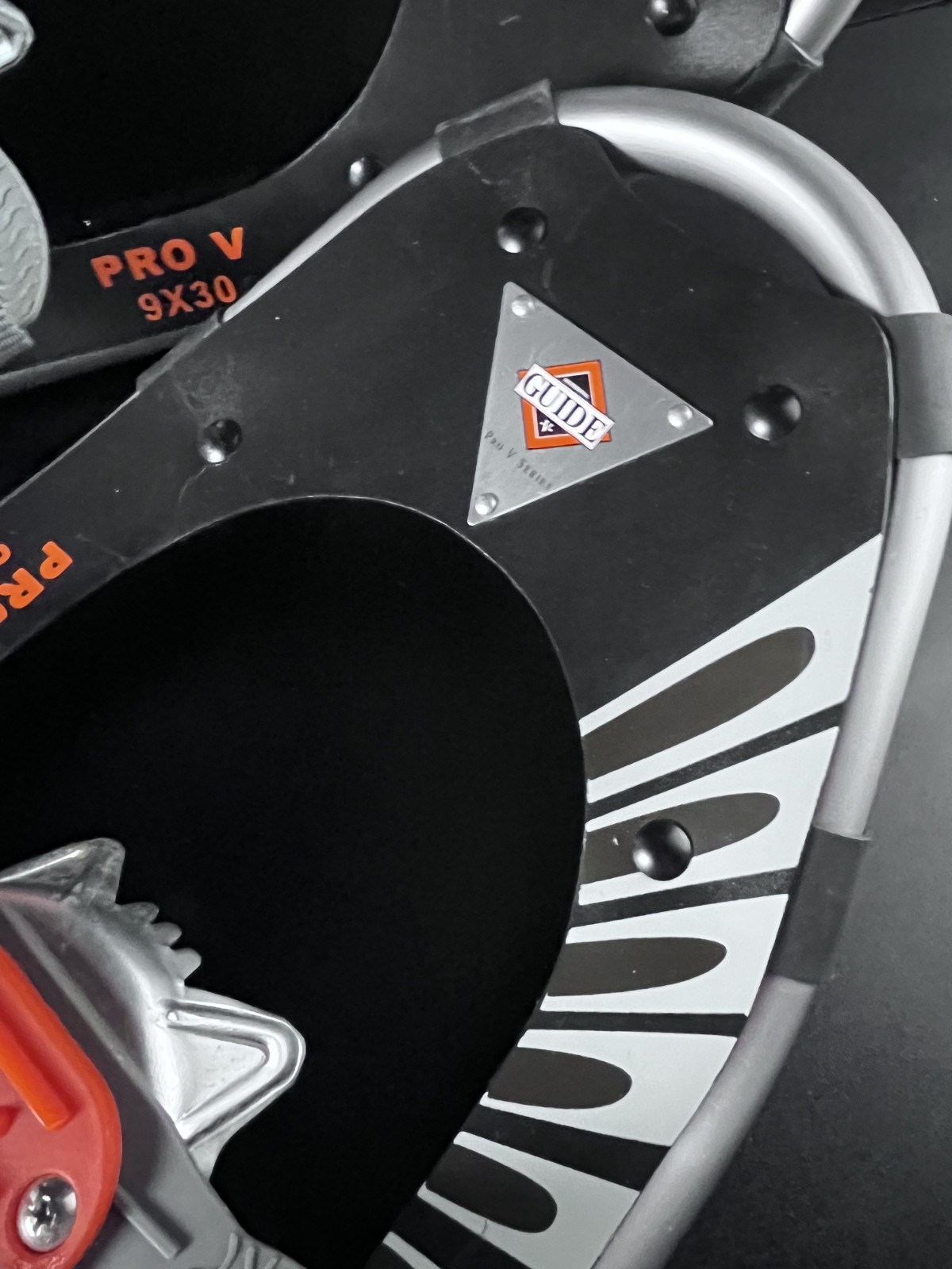 Yukon Charlie's Professional Guide Pro V Series Pair Snowshoes 9x30