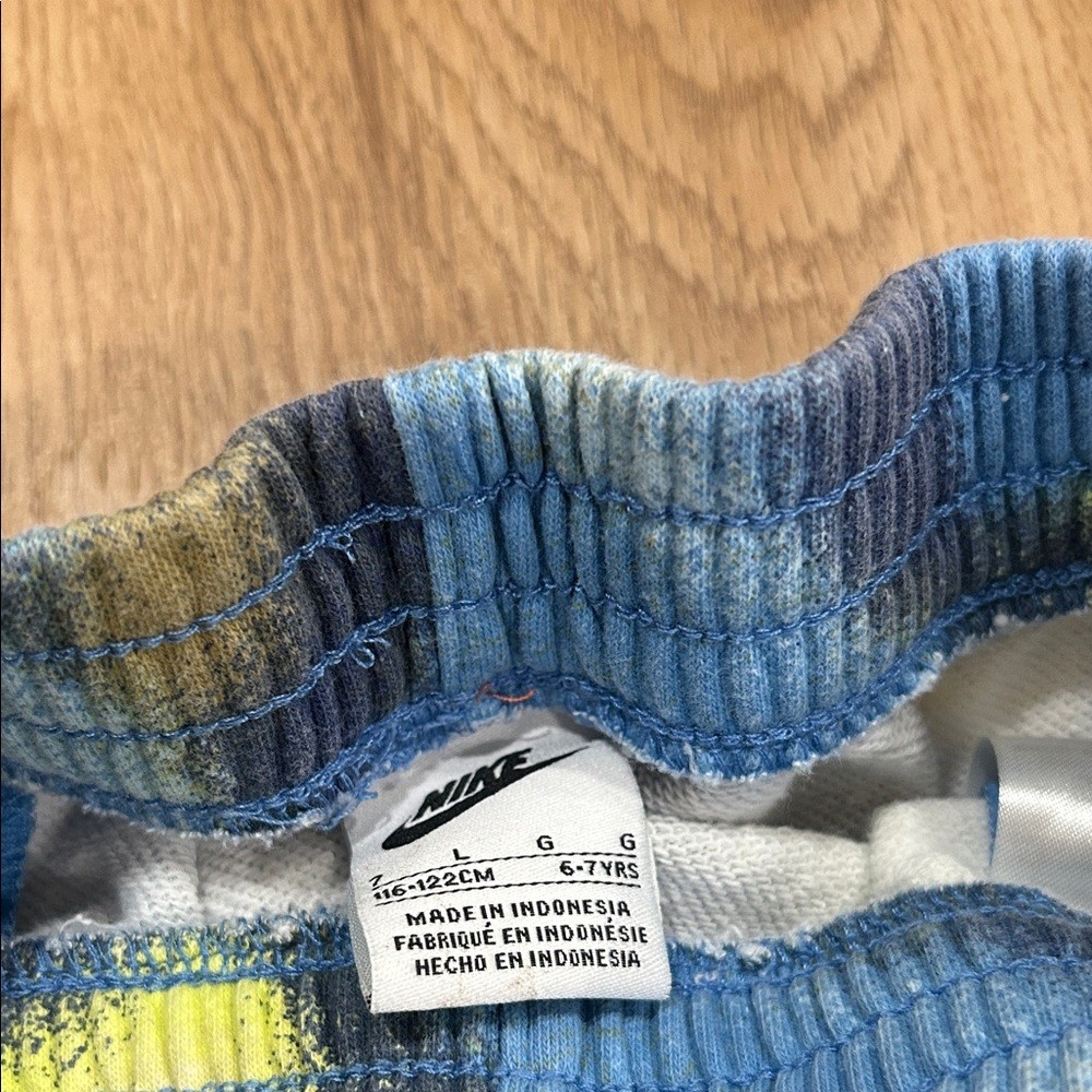 Boys Nike Graphic Tee and Shorts Set Size Small Light Blue Yellow