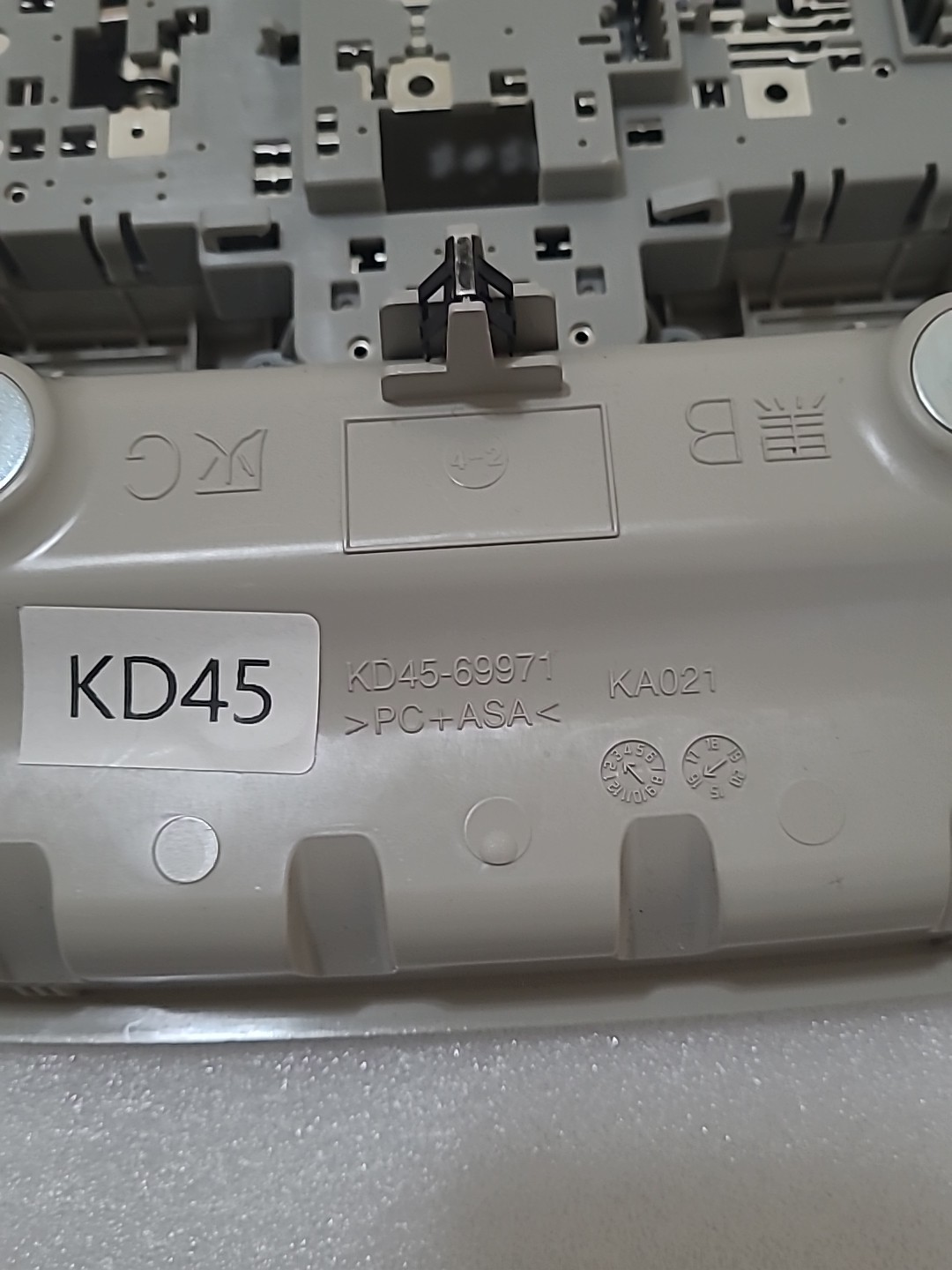 2018-2021 MAZDA 6 FRONT ROOF OVERHEAD CONSOLE DOME LIGHT KD4569971 TRIM_GT7