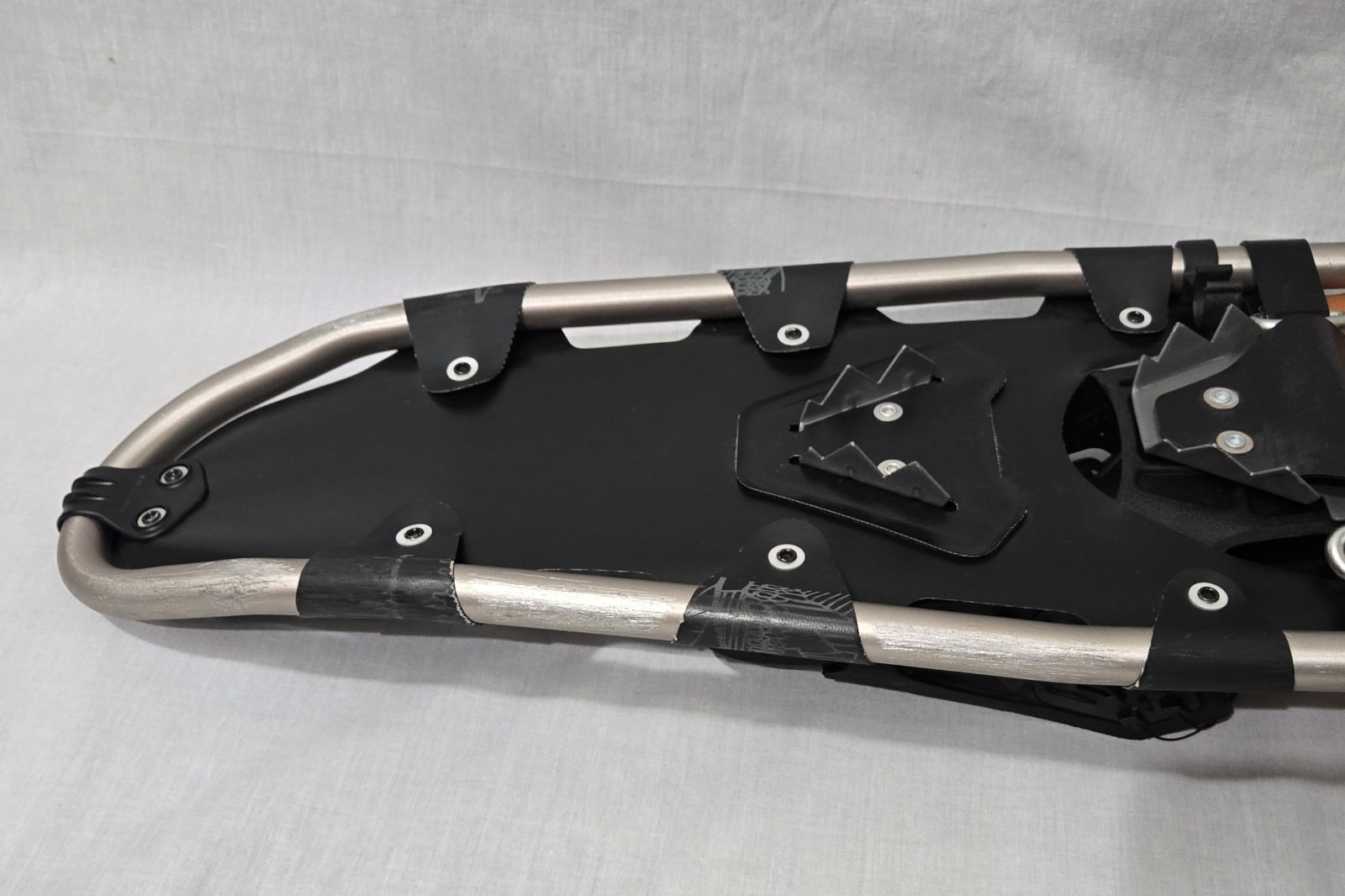 Tubbs Wayfinder Size 30 Snowshoes Black And Orange Excellent Condition