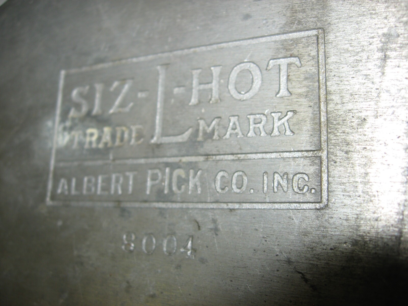 Vintage Albert Pick Co. Inc. Siz-L-Hot #8004 Smalll Metal Platter Prop