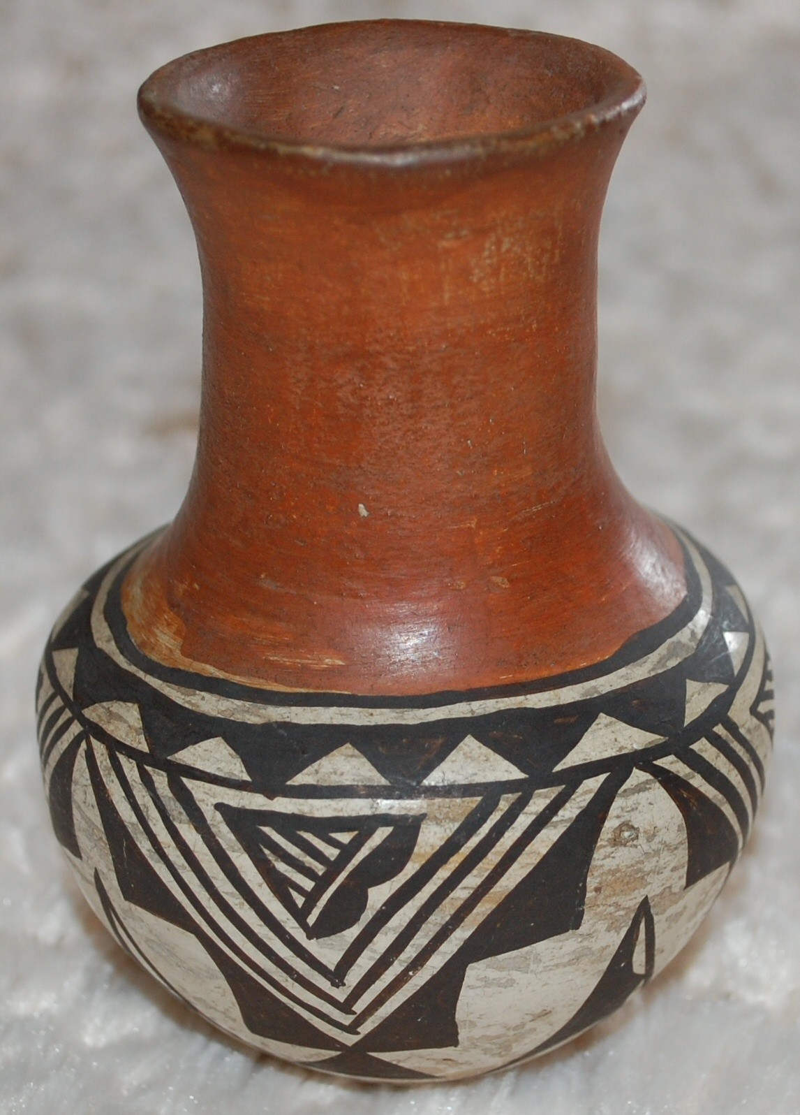 Acoma Clay Pottery Vase 1940, 4.25" tall-3.0" diameter-signed on bottom Acoma NM