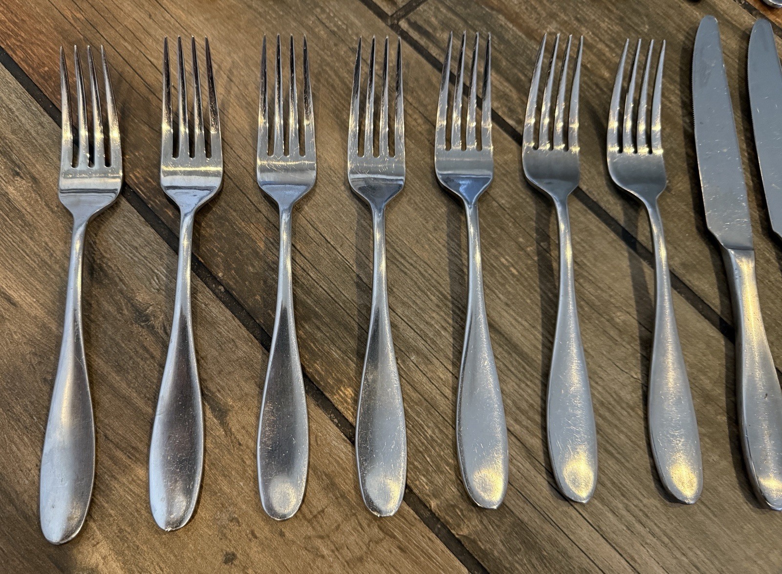 Towle SATIN PETAL 18/0 Living Collection Flatware Set of 40 Spoons Knives Forks