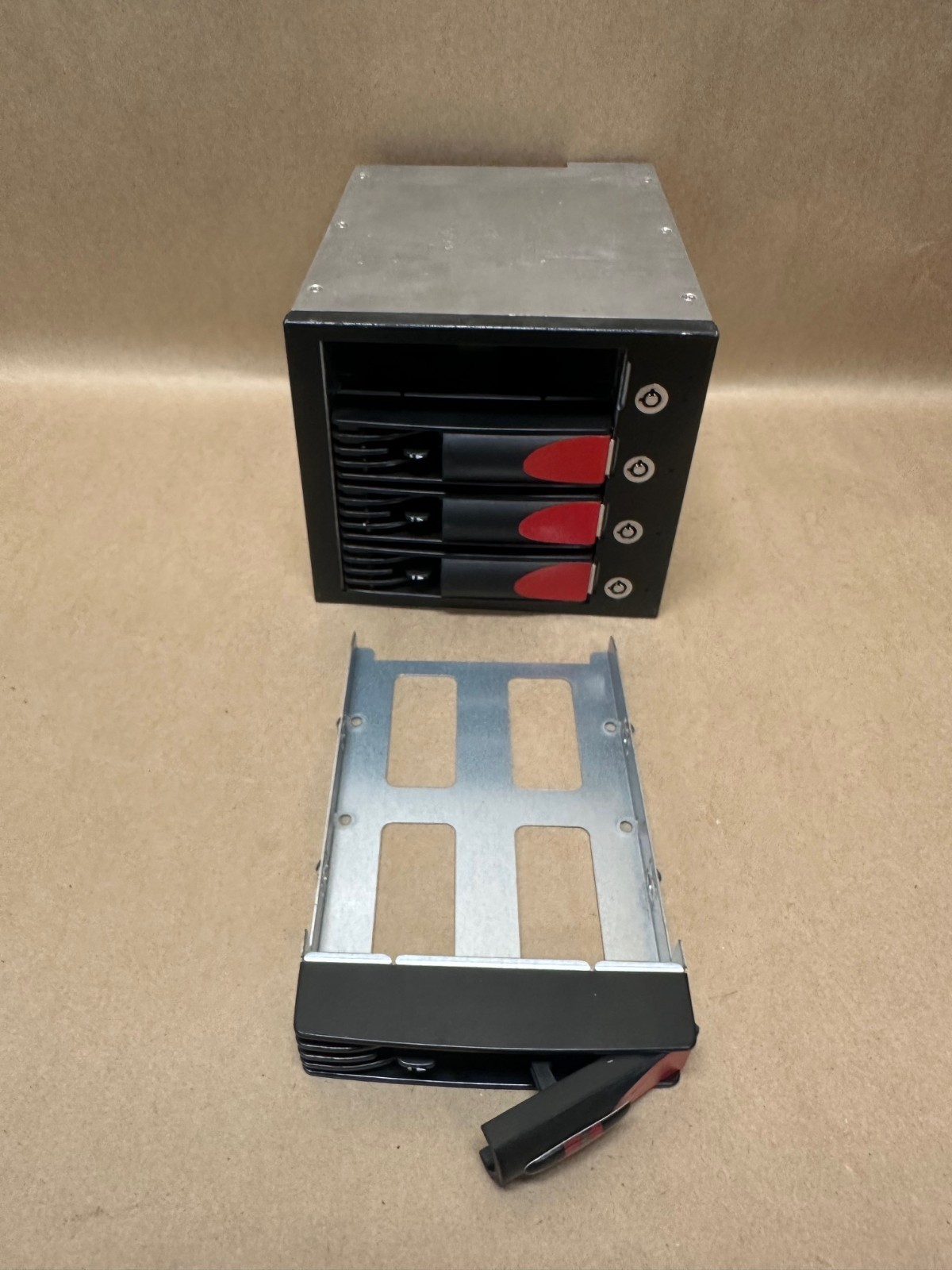 4 Bay SATA Horizontal Enclosure w/ Trays