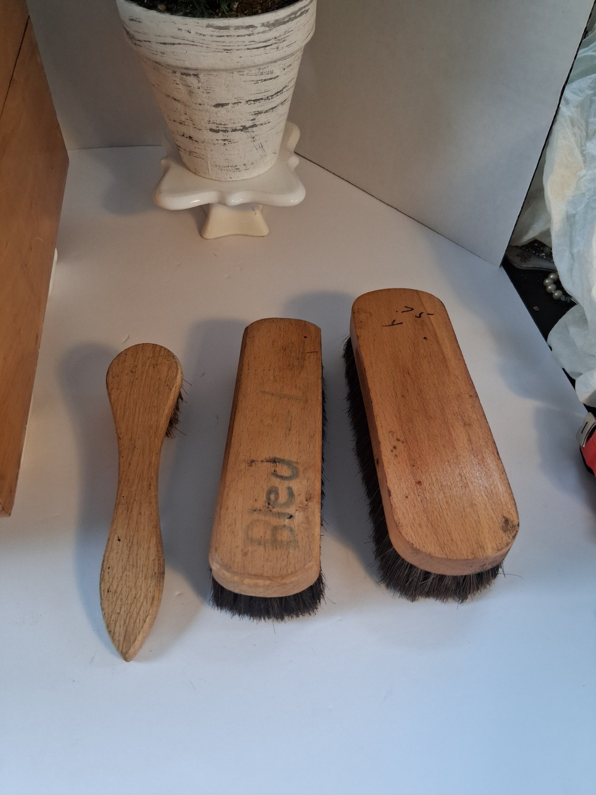 Vtg 1960's Shoe Shine Valet; Brush Kit Includ.; Dove Tail Wood Detail; EUC/Mint!