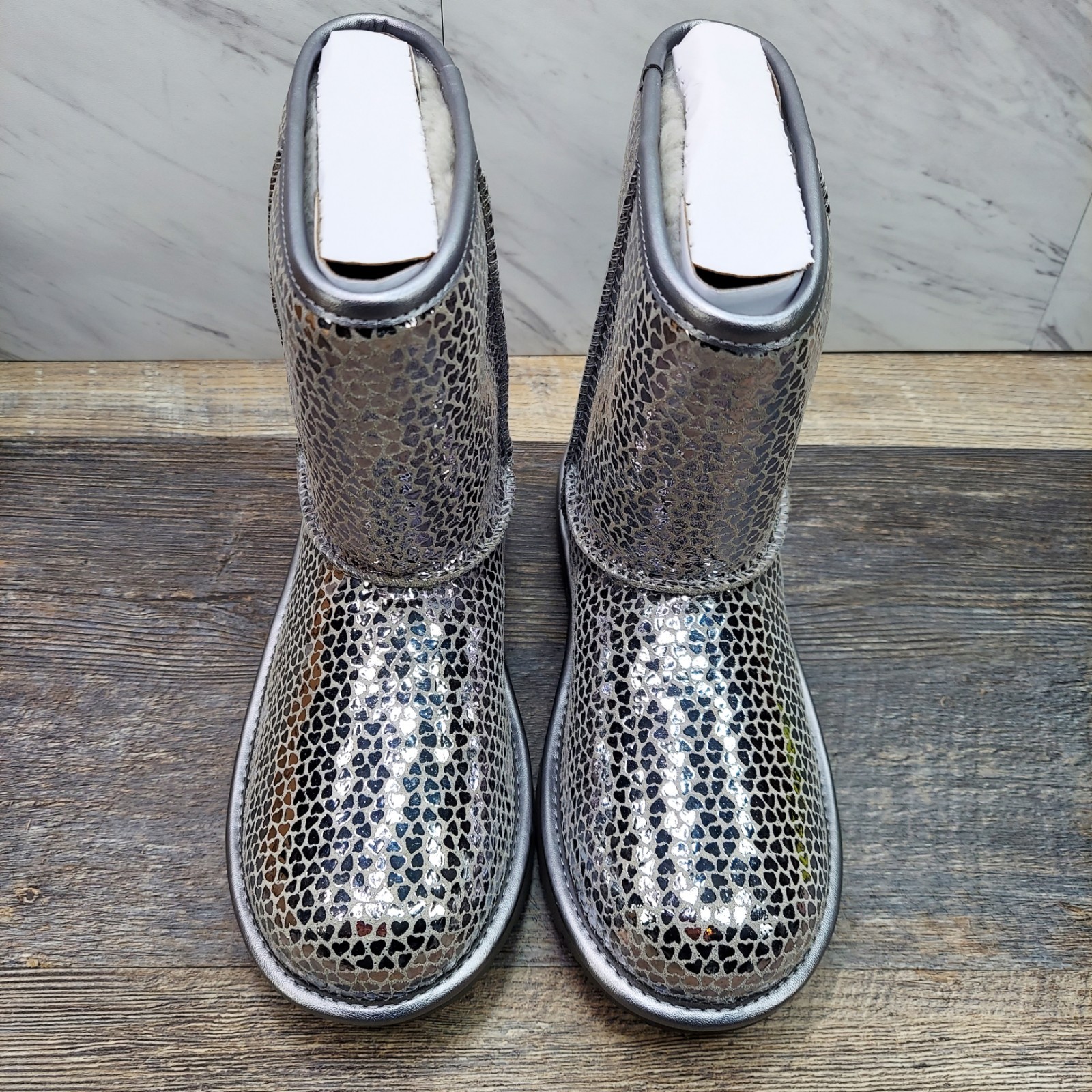 UGG Classic II Gel Hearts Silver Sequin Boots 1151613K Size 5 Kids Women's 6 NIB