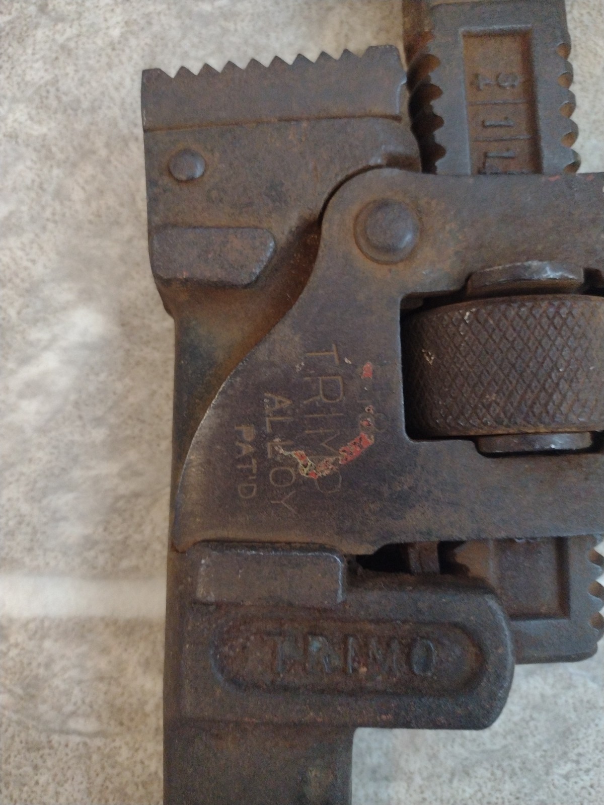 ANTIQUE ORIGINAL Trimont TRIMO-TRADE MARK 18" PIPE WRENCH