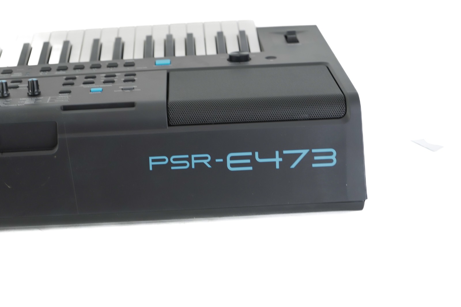 Yamaha PSR-E473 61-Key High-Level Portable Keyboard Damaged