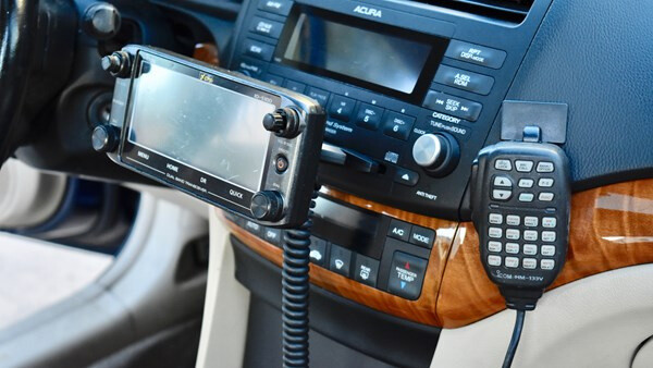 Car CD Mount With Mic Holder For Icom ID-5100 IC-2730