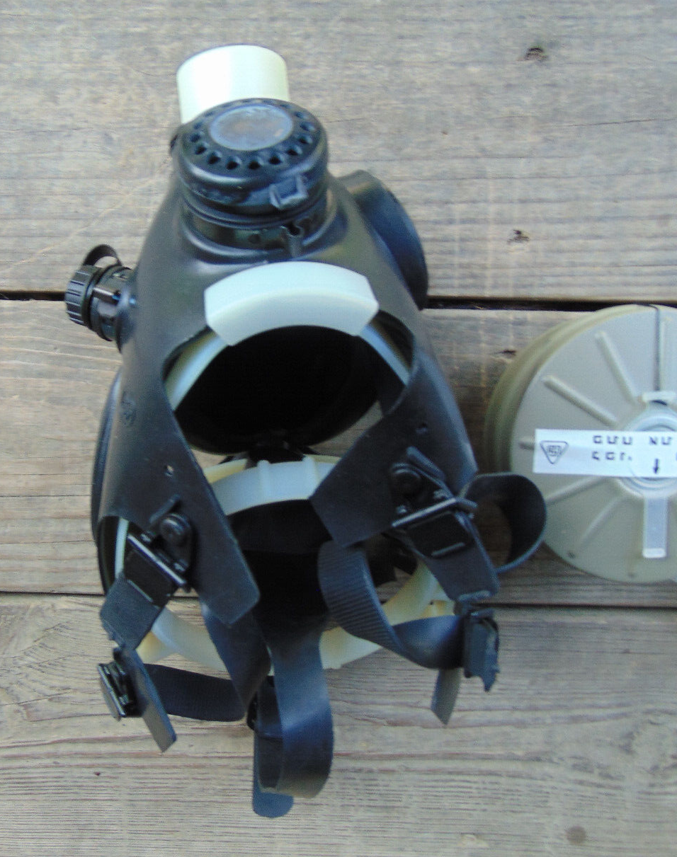 Israeli M-15 Adult size gas mask w/filter & drink tube, NOS cd., free shipping