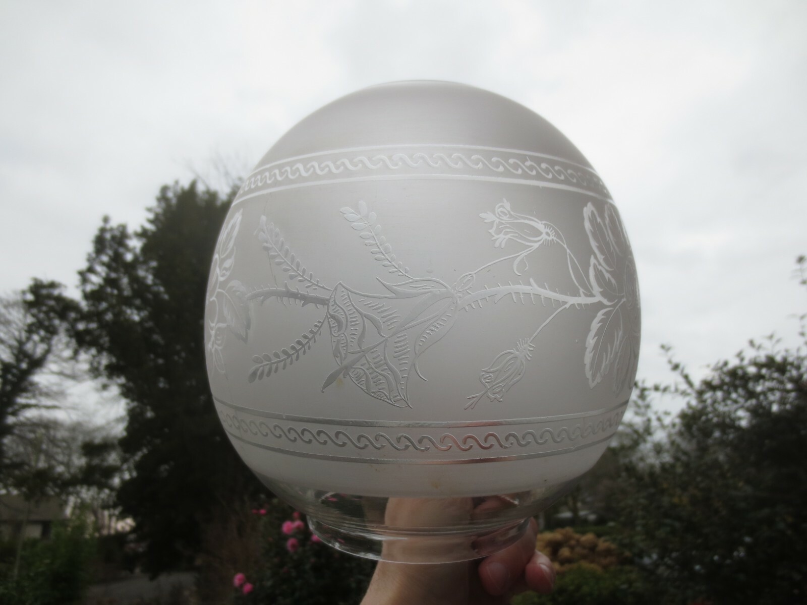 VICTORIAN ANTIQUE CRYSTAL ETCHED DUPLEX OIL LAMP SHADE