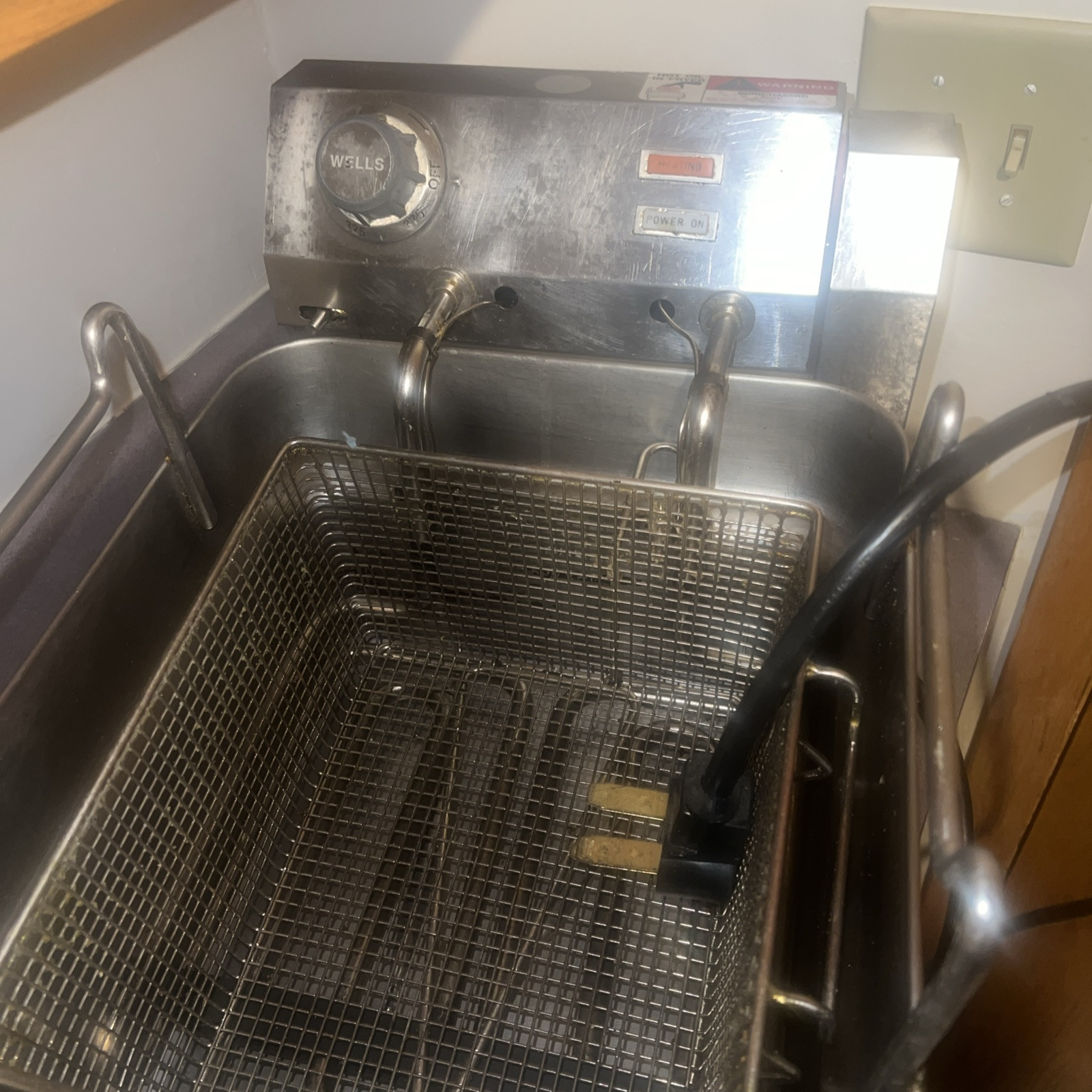 Wells 5E-F15 15 lb. Electric Countertop Fryer - 208-240V, 4319/5750W UUU