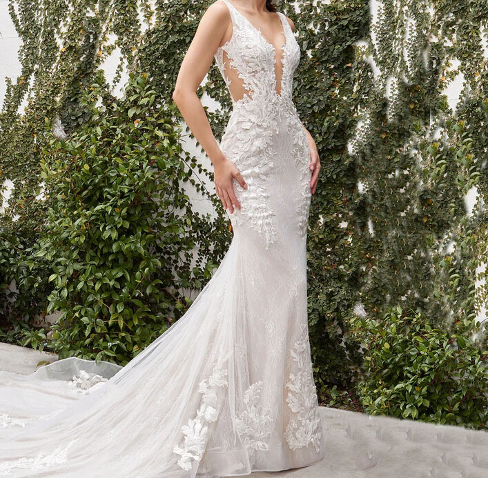 Elegant Mermaid Wedding Dresses V-neck Backless Lace Applique Bridal Gowns Train