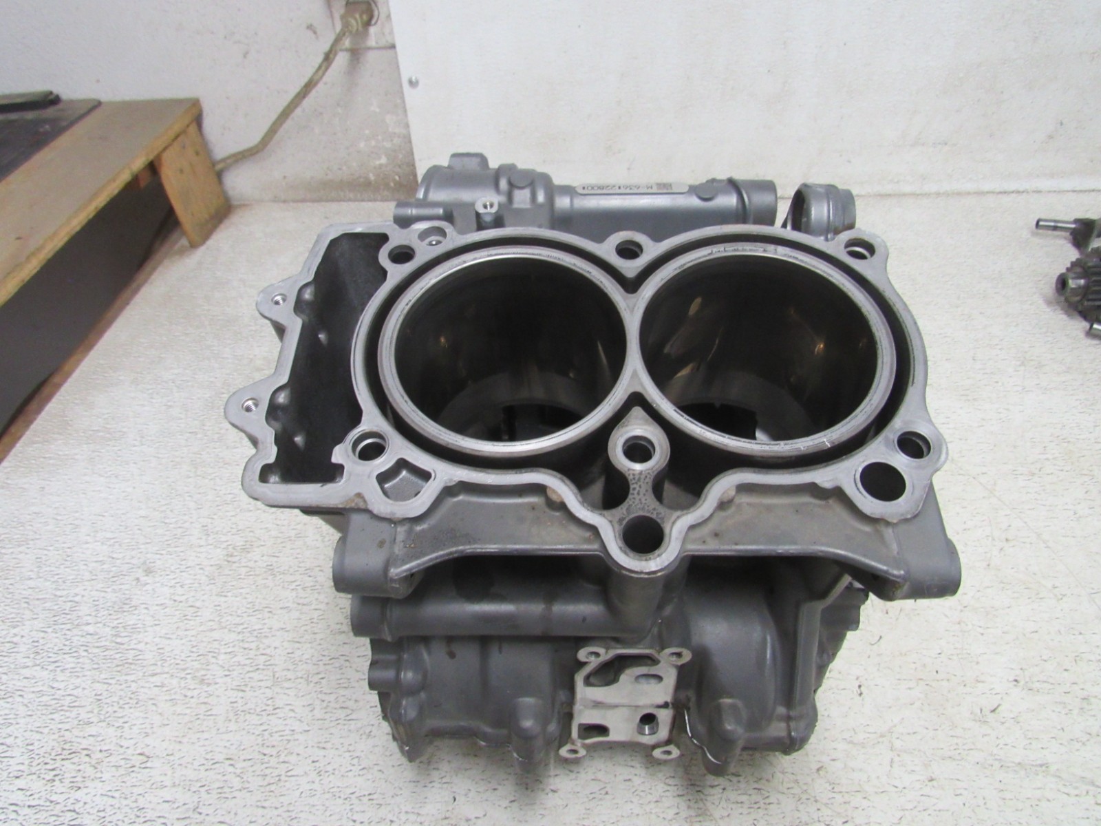 21 KTM 890 ADVENTURE R CASES ENGINE CRANK CASE CYLINDERS STOCK OEM #2361