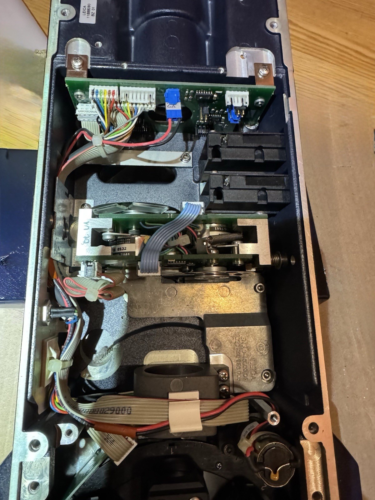 Leica 5000B with four Fluorescence Filter Cubes