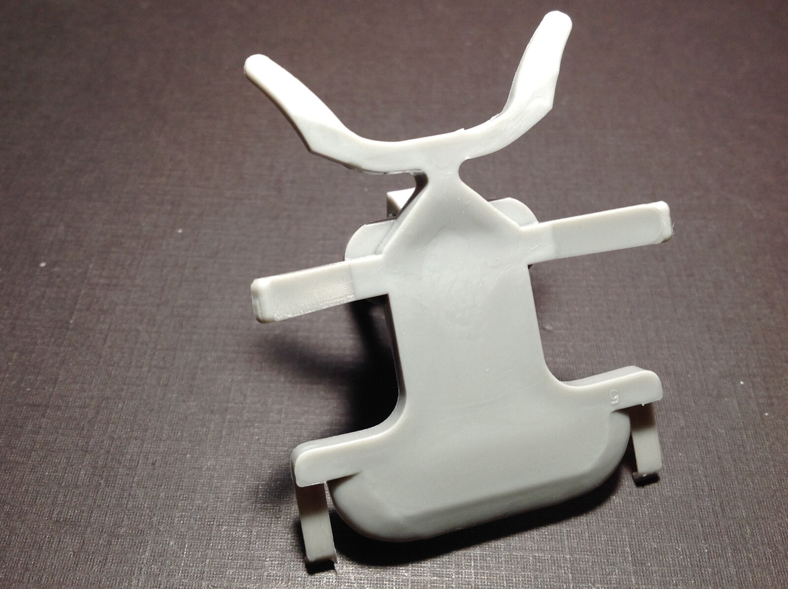 1 pc NORS rear window garnish lower moulding clips 1980-1984 Cadillac Olds Buick