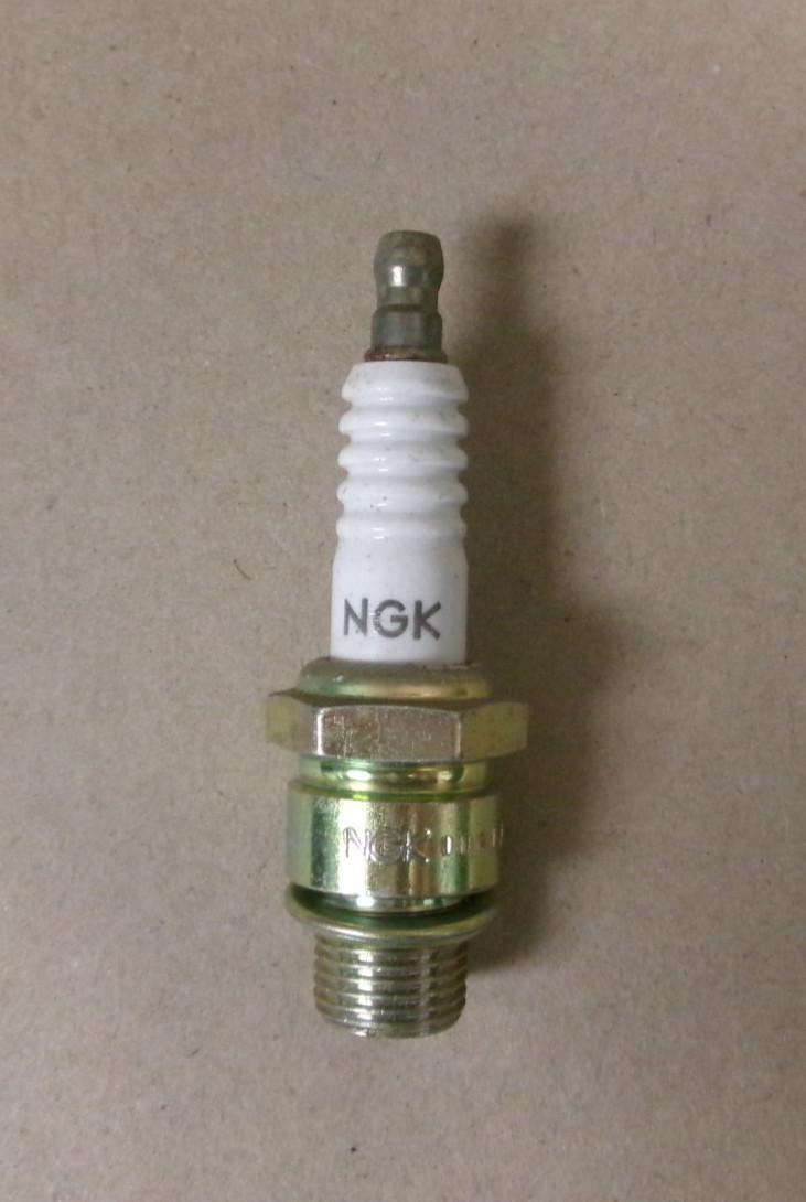 New NGK 2622 BUHW Spark Plug