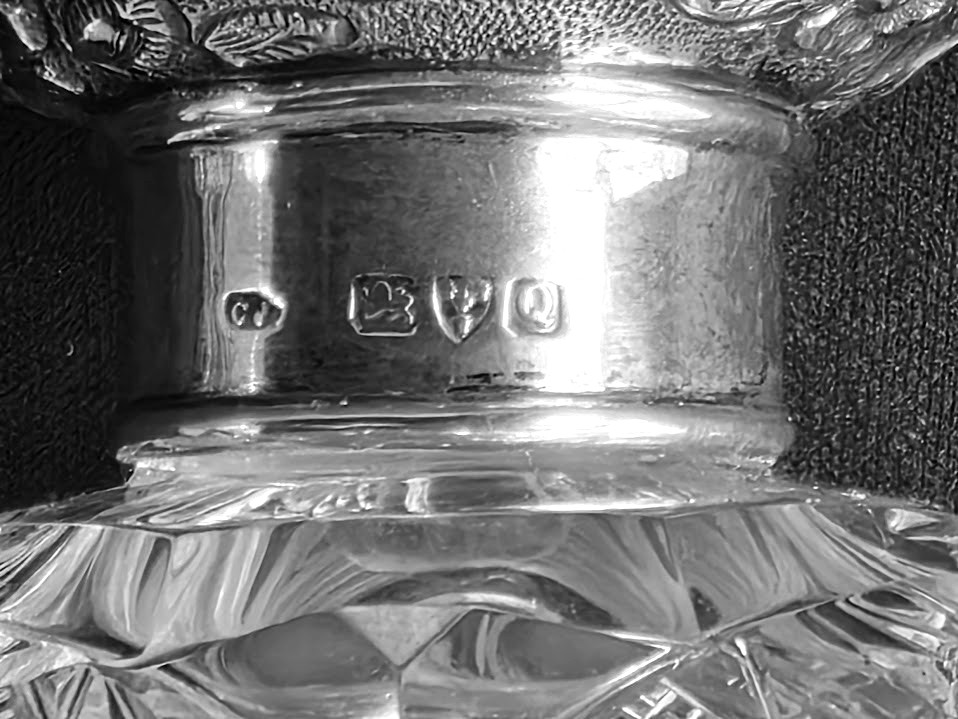 Fine Large Sterling Silver Topped Perfume Bottle Eyewinker Chester England 1899