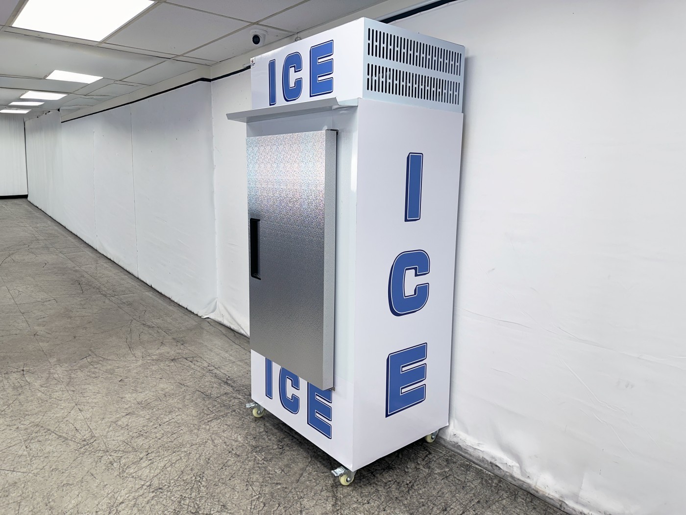 NEW 36" Ice Merchandiser Freezer Insulated 650L 100 Bags Capacity 115V