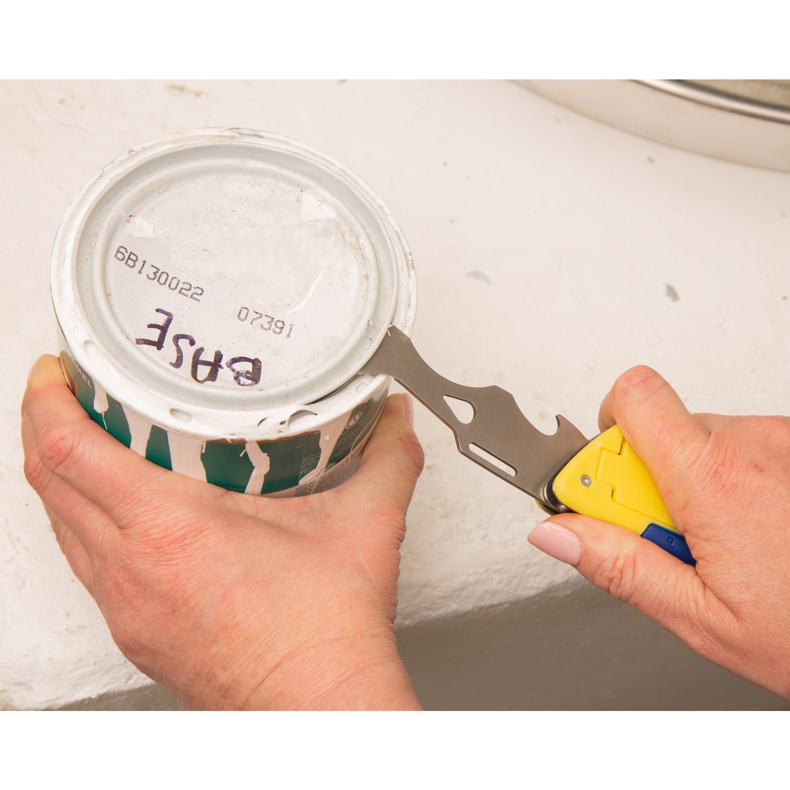 Estwing 2-In-1 Folding Painter's Tool with Retractable Utility Knife, 42465