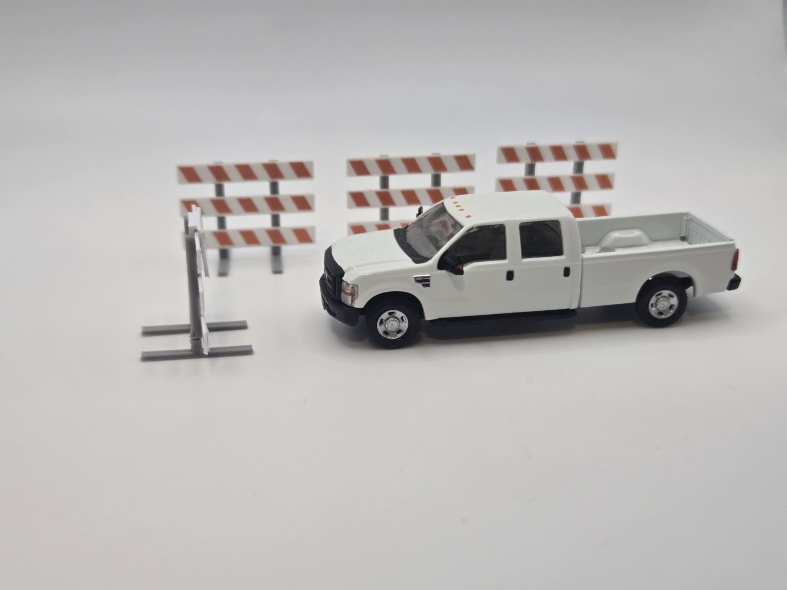 1/87 Scale Type III Barricade *4 Pack* with Road Closed Sign