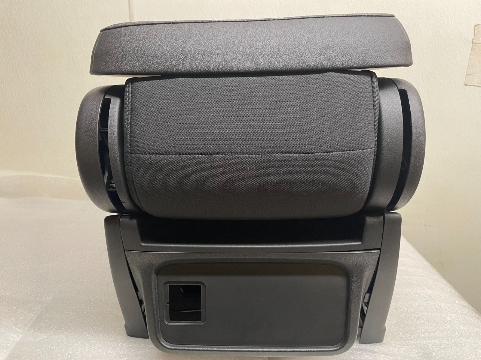19-23 CHEVROLET TAHOE SILVERADO EBONY CLOTH CENTER JUMP SEAT WITH STORAGE...RARE