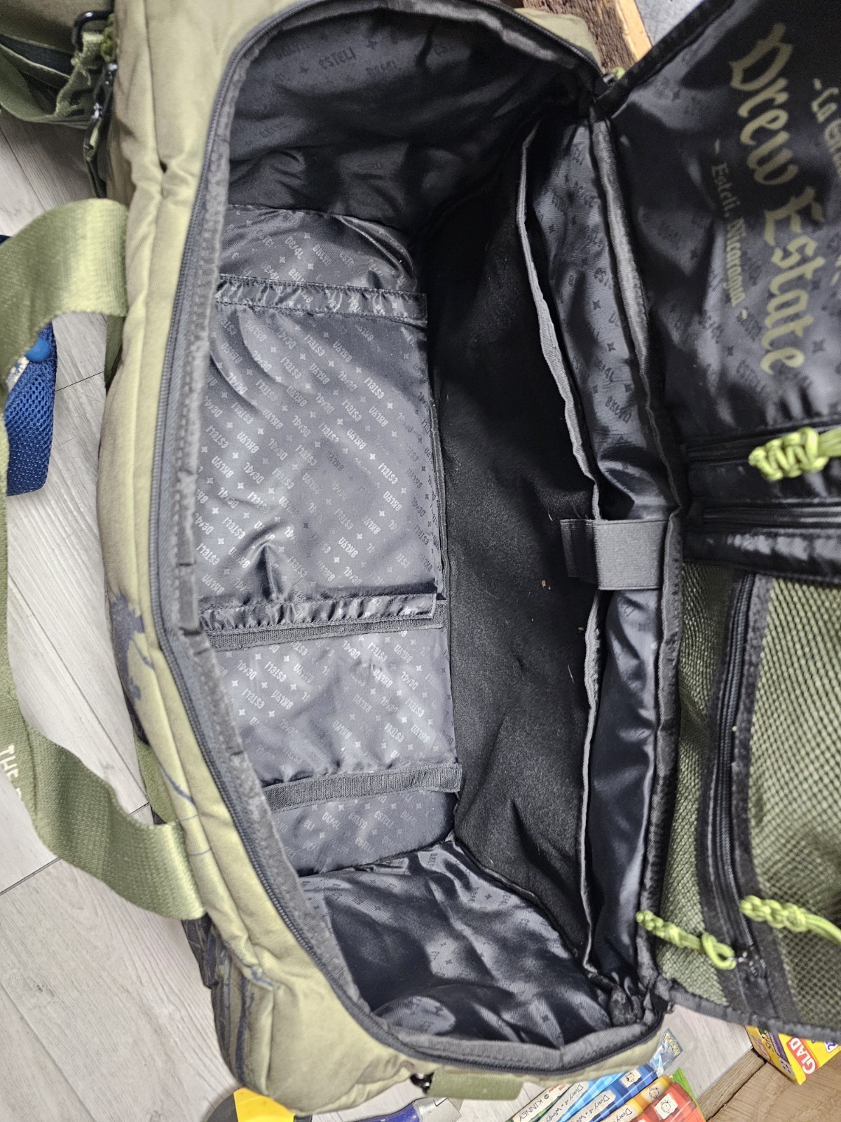 2 Drew Estates Barn Smokers Duffle Bags And Accessories