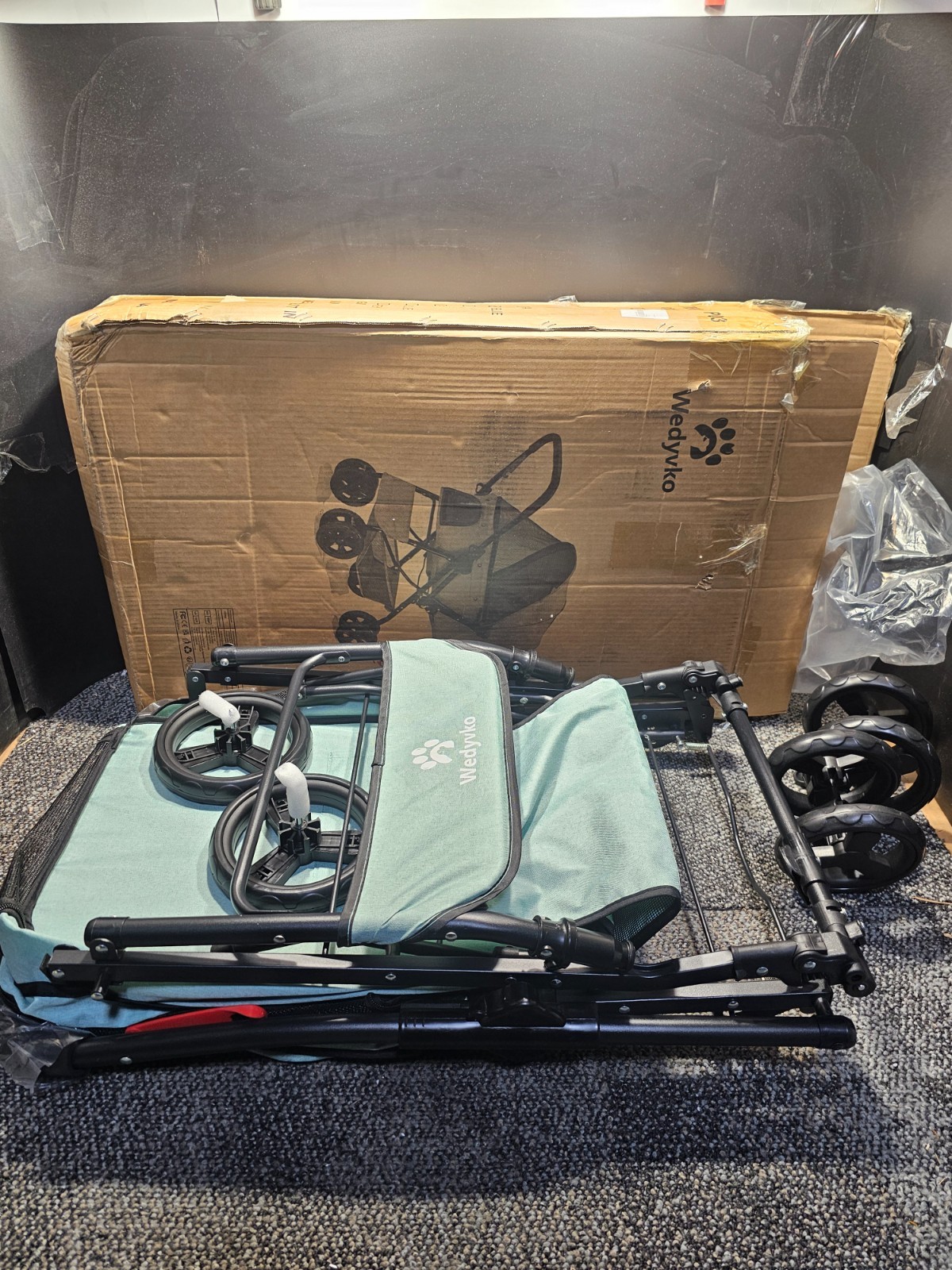 Wedyvko Pet Strollers with Reversible Handle for Small Medium Dogs with Mesh