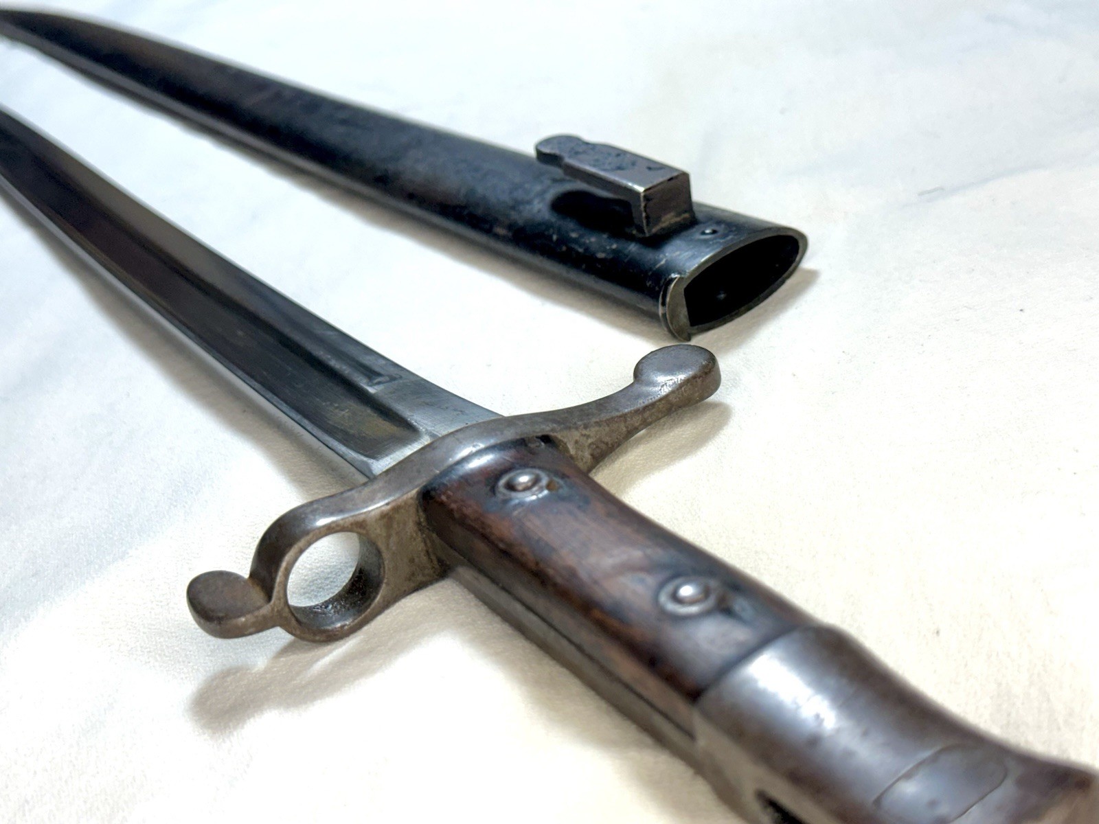 1886 WWII Portuguese Bayonet with scabbard