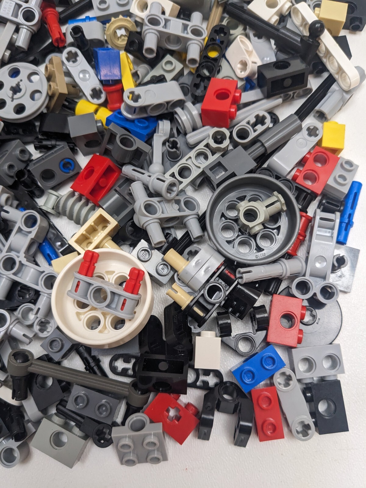 300-Piece LEGO Technic Mix – Pins, Axles, Connectors, Gears for Building & GBC