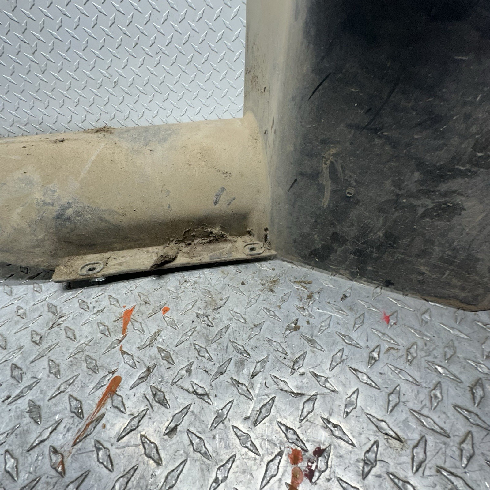 2005 YAMAHA RHINO 660 CENTER COVER CONSOLE FOOTREST ENGINE PLASTIC PANEL