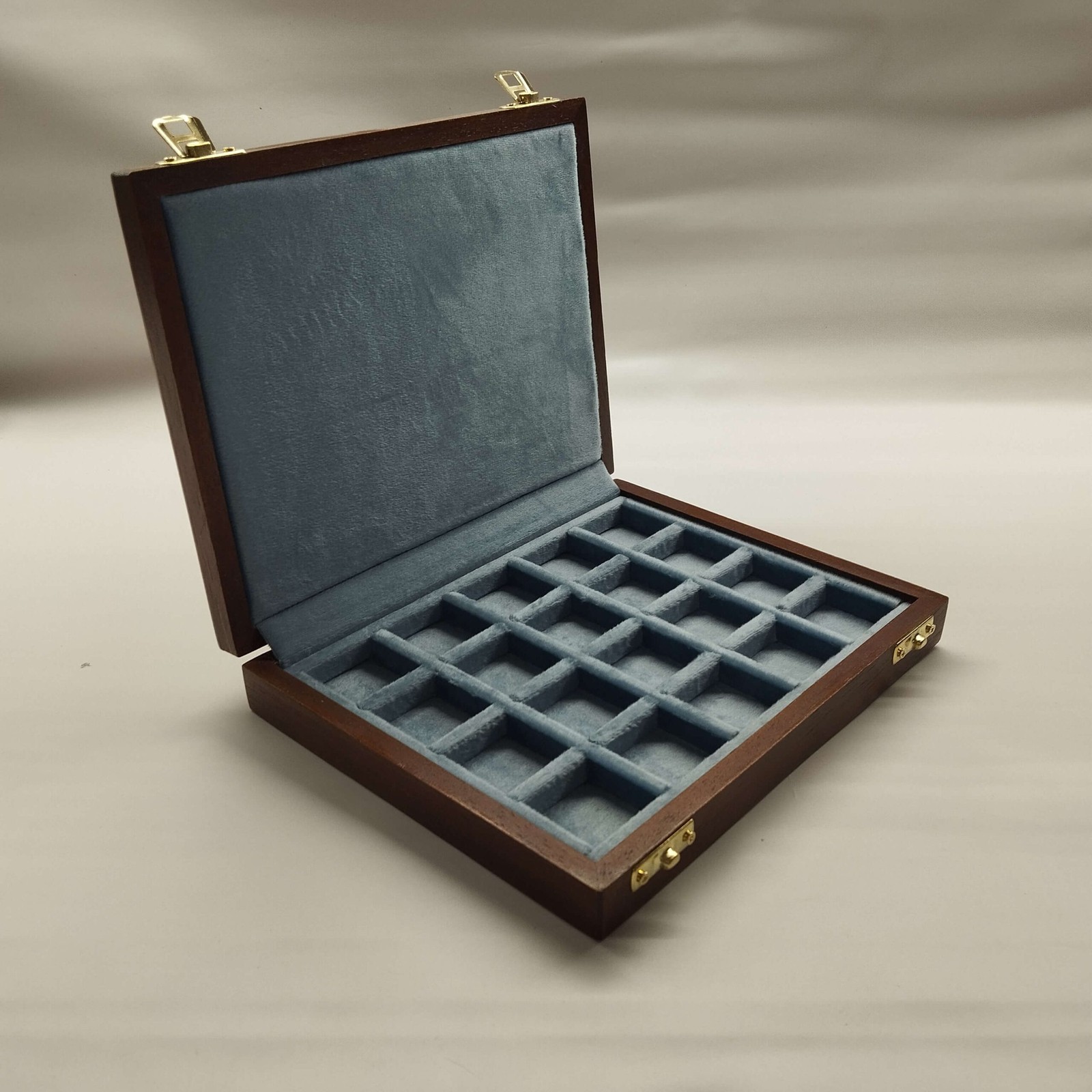 Wooden Coin Case – 20 Velvet Compartments | Handcrafted, Numbered, Made In Italy