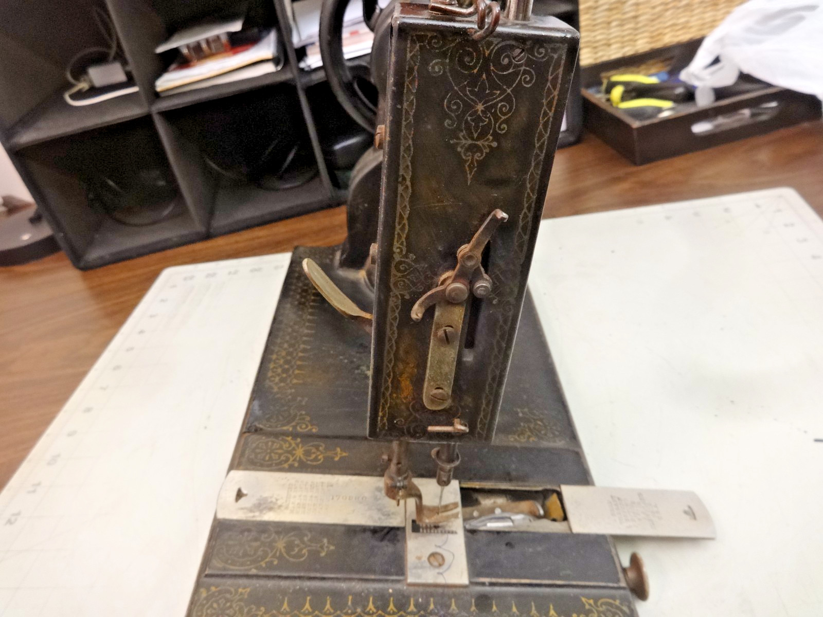 19th Century Antique WHITE Vibrating Shuttle Sewing Machine Treadle Head