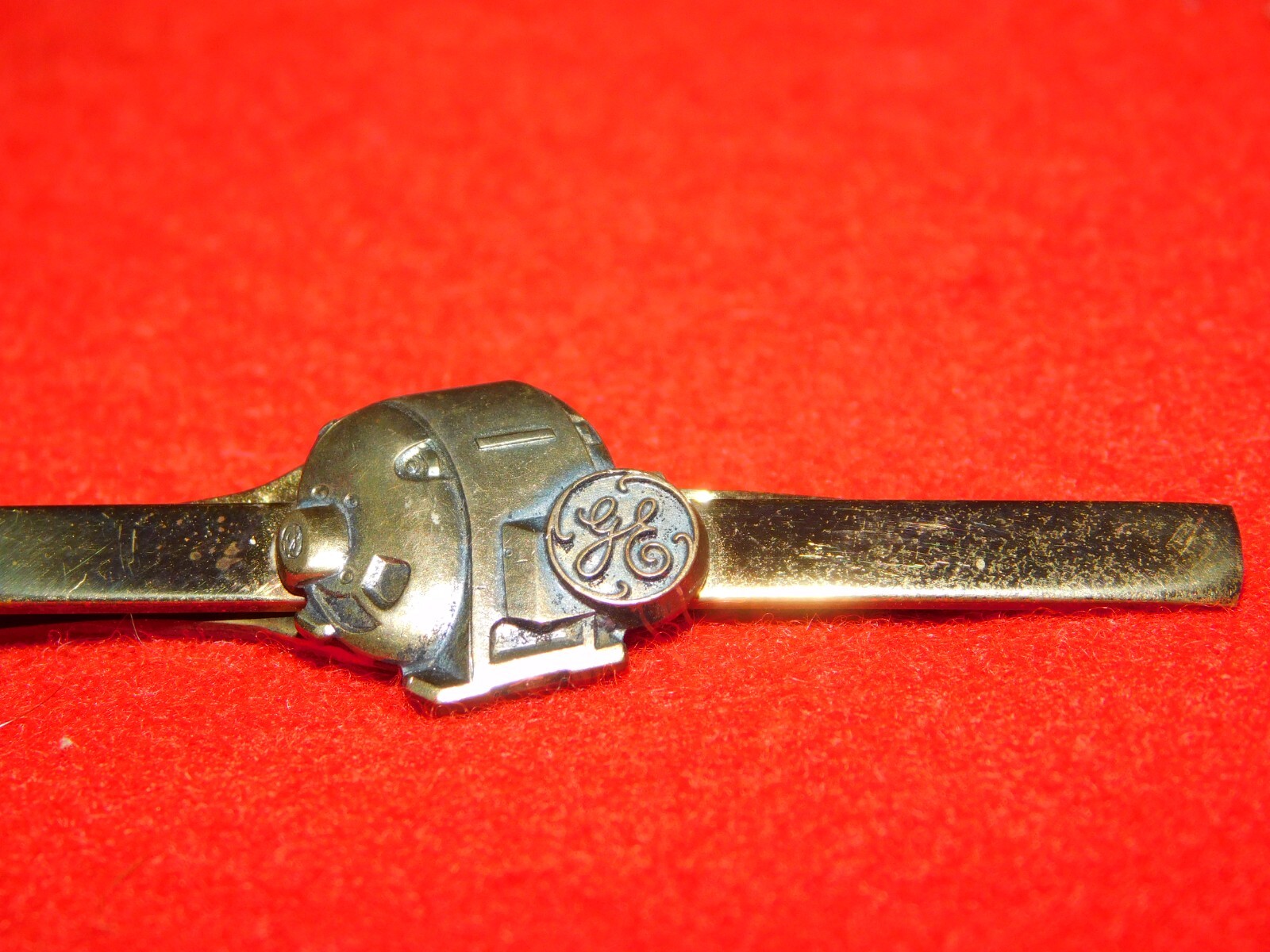 VINTAGE 2 3/4" LONG GE GENERAL ELECTRIC METAL TIE CLASP