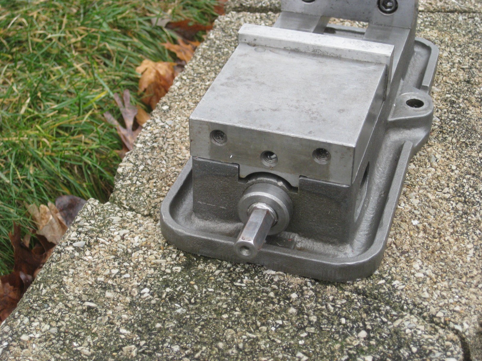 KURT ANGLOCK 4" MILLING MACHINE VISE - #D40